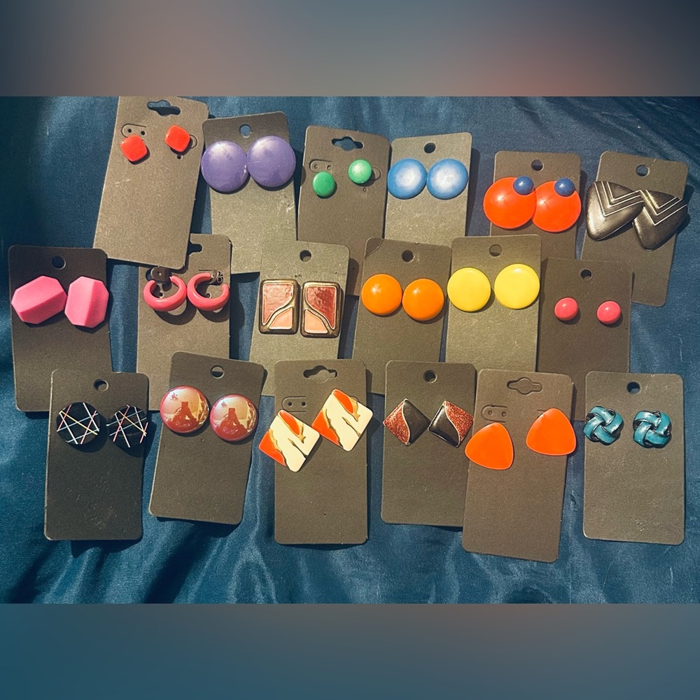 Vintage 80’s/90’s earring stud set (18 pairs)